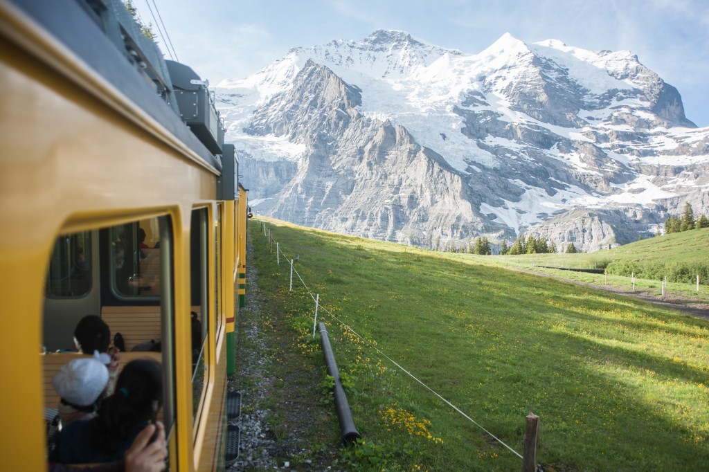 yellow train to jungfrau interlaken