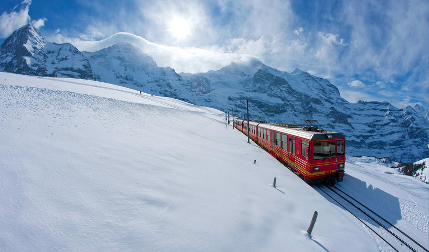 Zug-Berg-Schnee