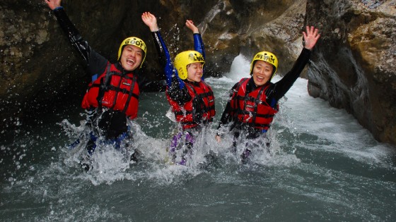interlaken canyoning jumping
