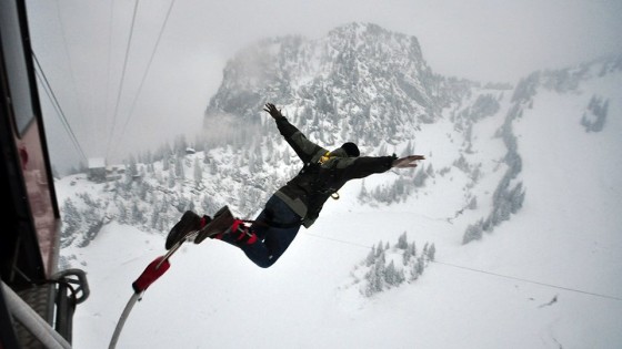 saut à l'élastique hiver interlaken