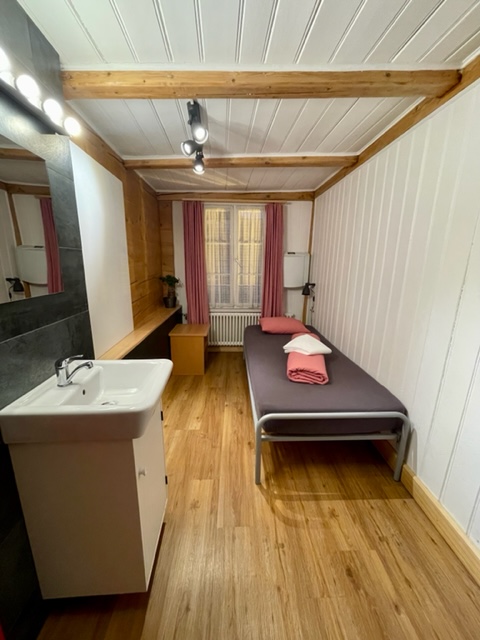 single bedroom balmers hostel