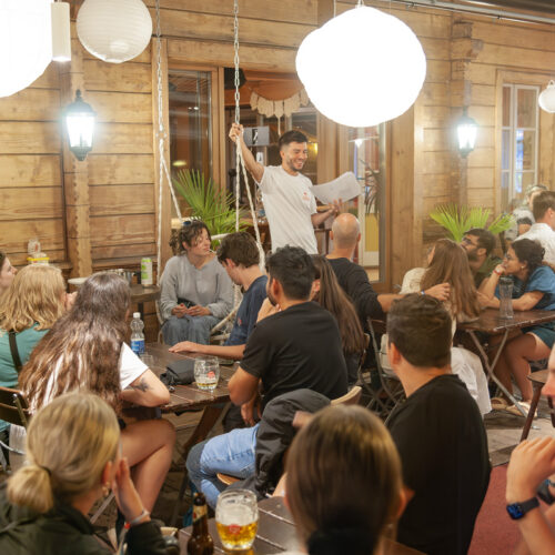 noche de trivia de balmers interlaken