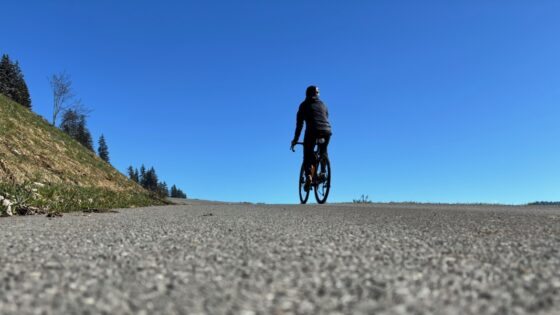 Gelber Velo-Fahrradverleih Interlaken Balmers Hostel