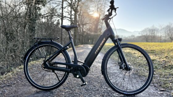 Gelber Velo-Fahrradverleih Interlaken Balmers Hostel